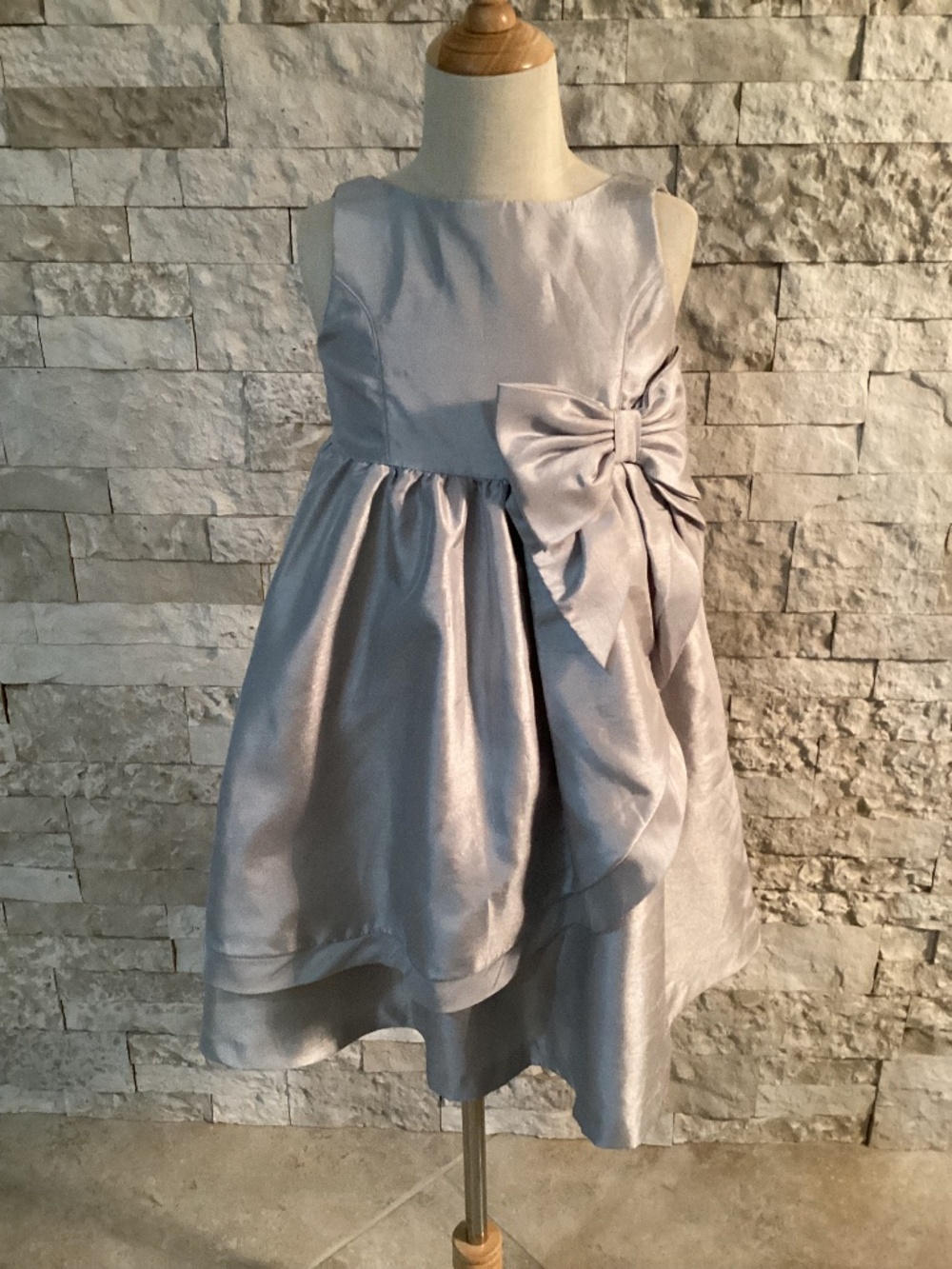 Gymboree Girls Silver Metallic Faux Silk Holiday Dress Bow Special Occasion 6